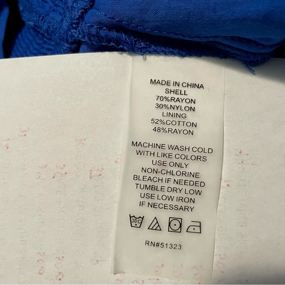 NWT Vince Camuto M Blue Blouse Dressy Floral Smocked Long Ballon Sleeves Boho - Picture 7 of 7